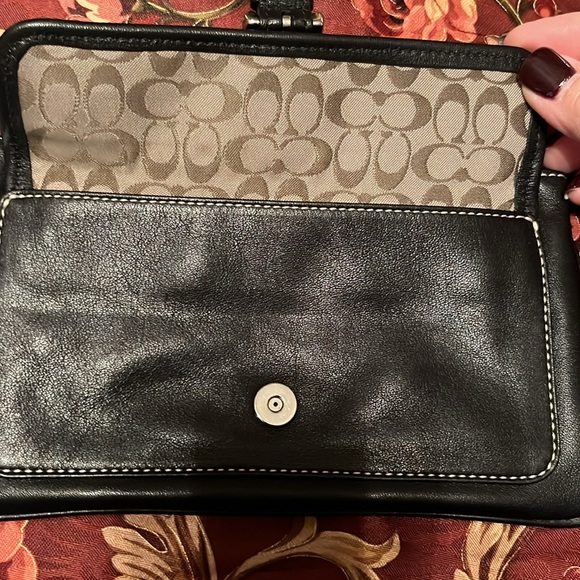COACH LEATHER WRISTLET - Picture 7 of 7